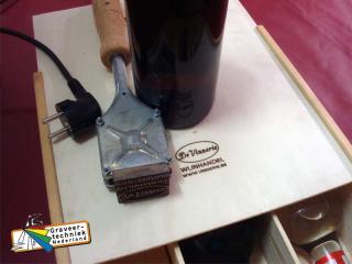 Graveren brandstempel 45x40mm bv voor een wijnhandel